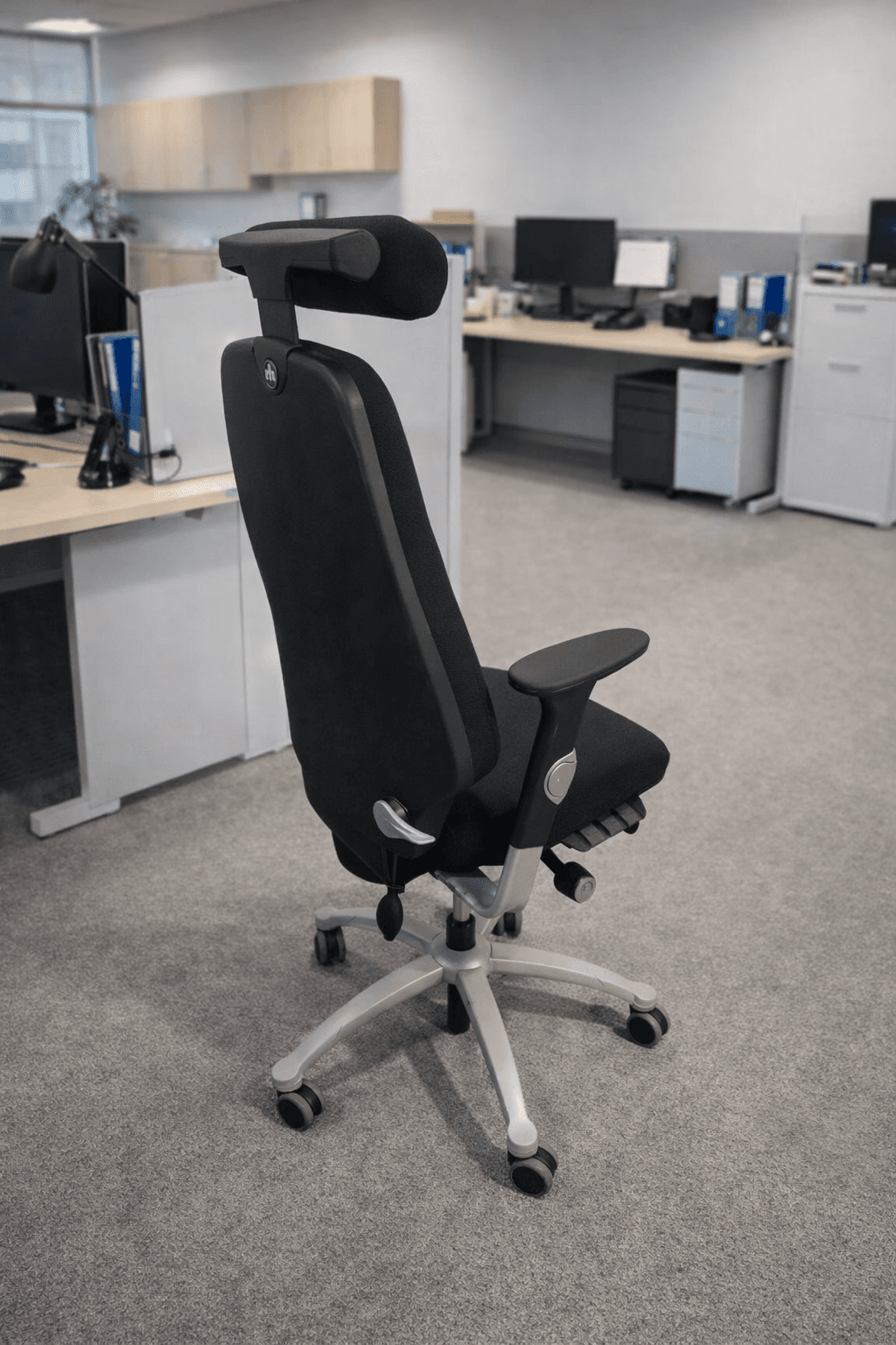 RH Logic 400 Kontorsstol – Ny klädsel & uppgraderade delar thumbnail 2